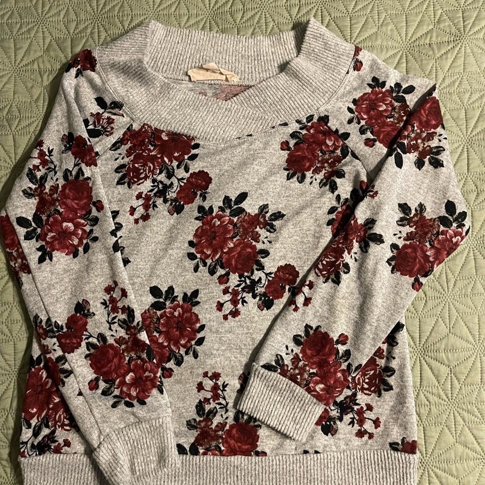 Elegant Floral Cowl Neck Sweater in Gray and Red